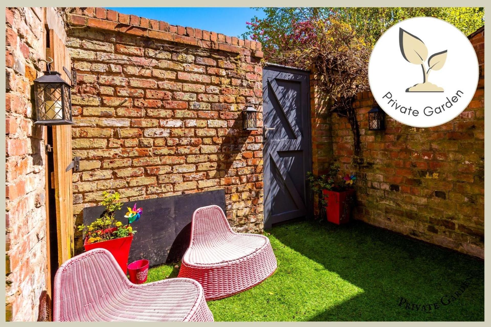 Enjoy The Pause Holiday Home, A Quiet City Centre, 2 Double Bed, Free Parking, Manchester Airport 50 Min Drive Chester Eksteriør billede